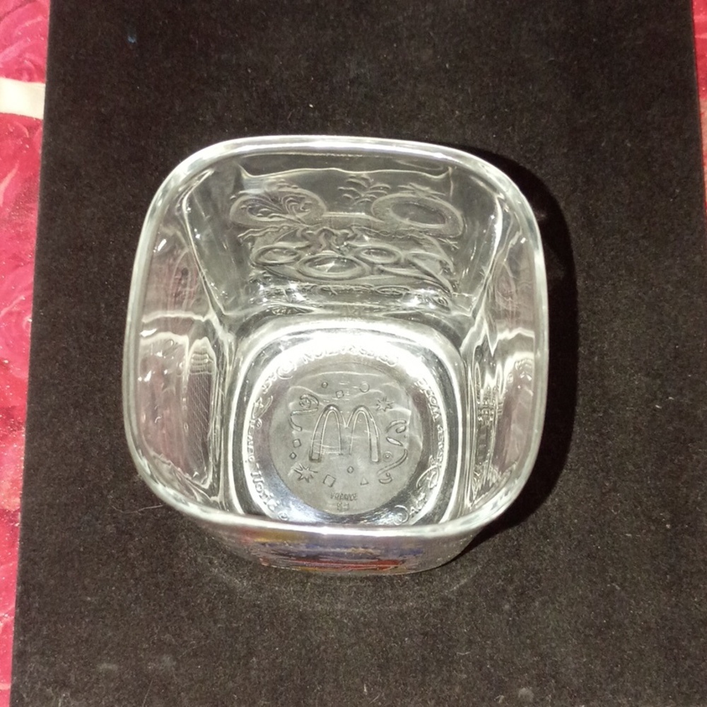 Disney Sorcerer Mickey Glass with Blue and Red Accents ( Disney Epcot) - Picture 5 of 6